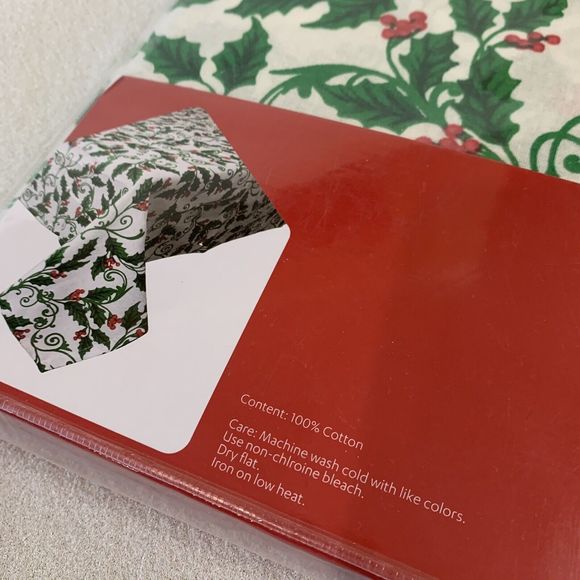 Christmas Tablecloth Holly Berry Green Red Fiesta Party Rectangular Dinner 60x84 - Picture 4 of 7